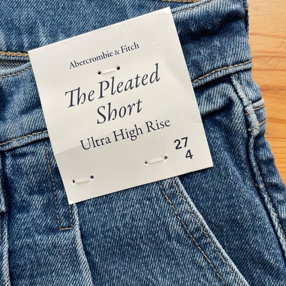 Abercrombie & Fitch, Pleated Medium Color High Waist Denim Short, Size:27 - Picture 5 of 8